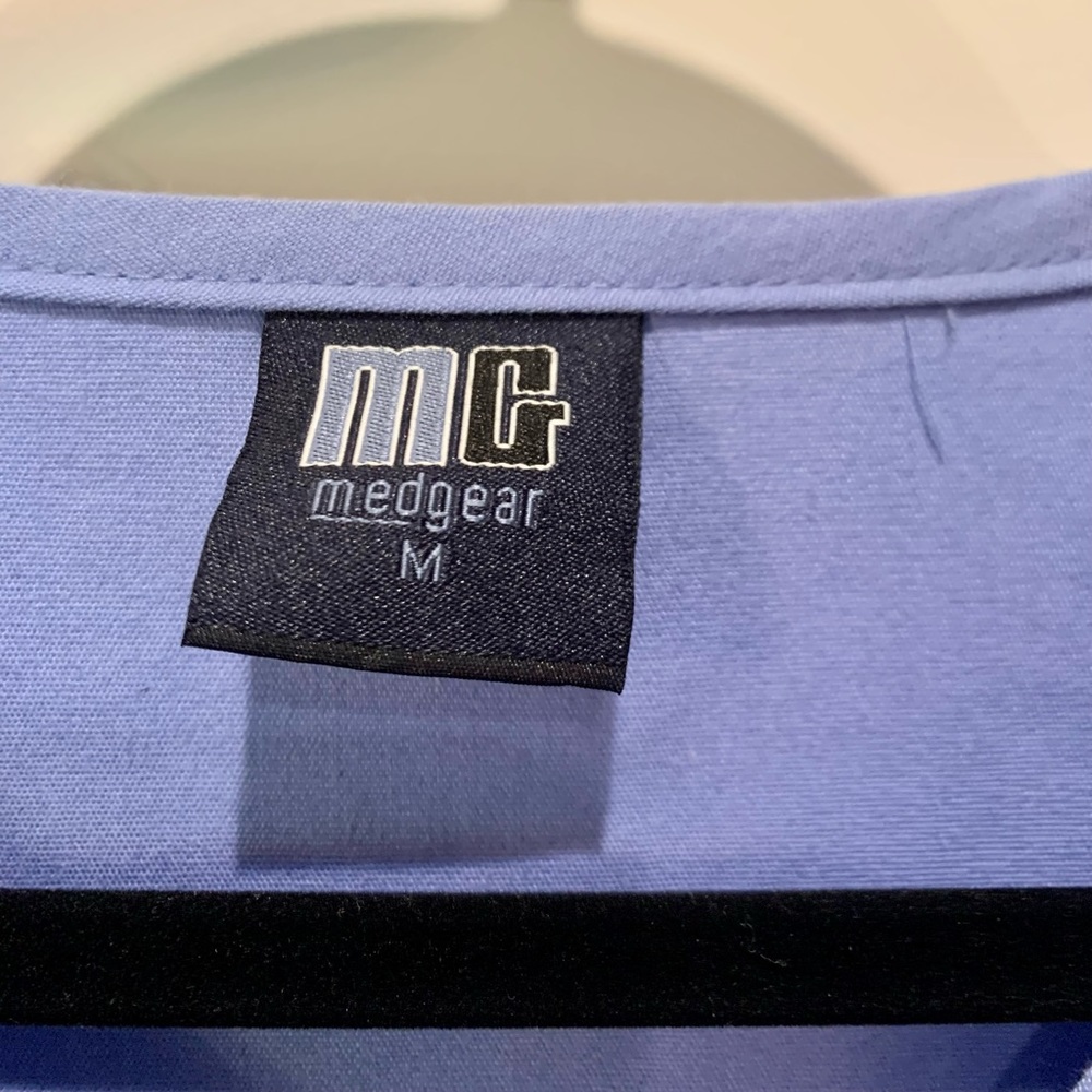 Medgear Scrub Top - Picture 3 of 3